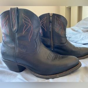 Ariat Darlin Zip Up Booties